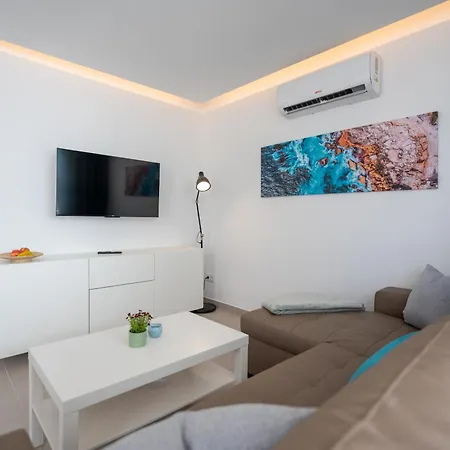 Tamaran 114, 115, 118 Apartment *
