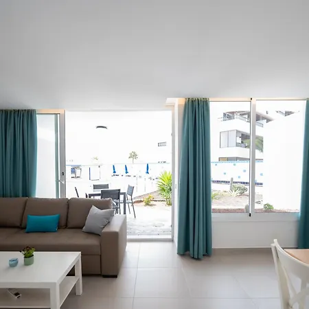 Tamaran 114, 115, 118 Playa del Ingles (Gran Canaria)
